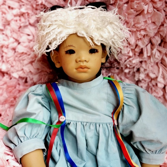 Annette Himstedt Nordic Native Eskimo Tribe Doll - Picture 3 of 6